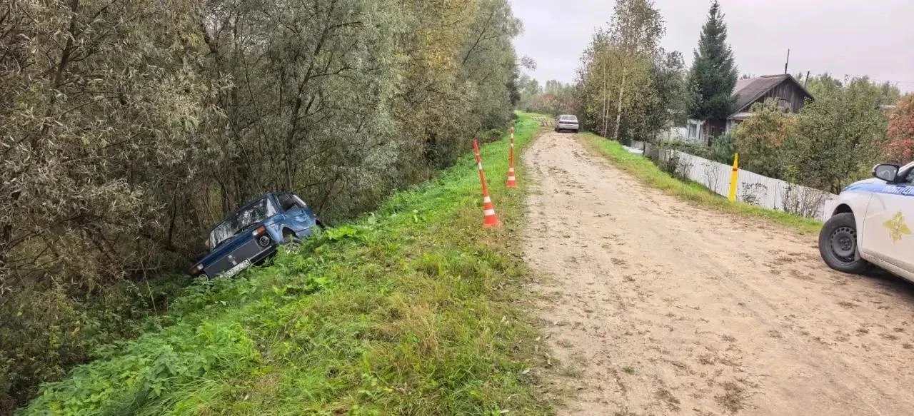 В селе Уват 64-летний водитель Нивы погиб после съезда автомобиля в кювет. Инцидент про...