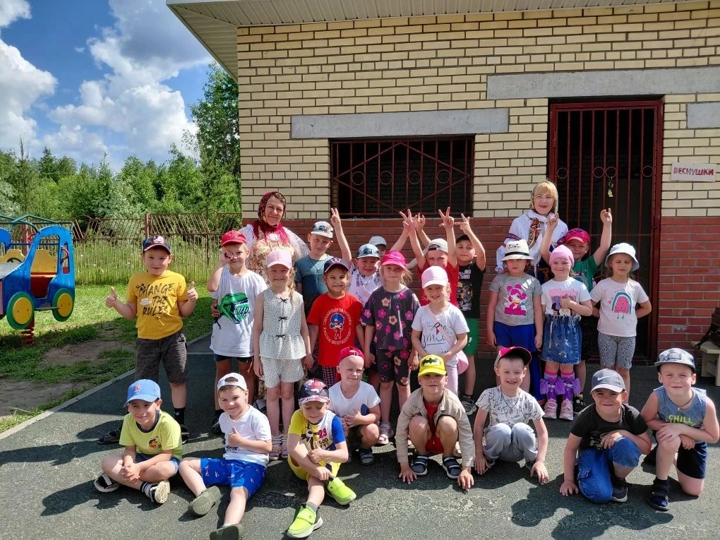 👫Сегодня на прогулке ребята  подготовительных к школе групп отлично провели время, играя в народные