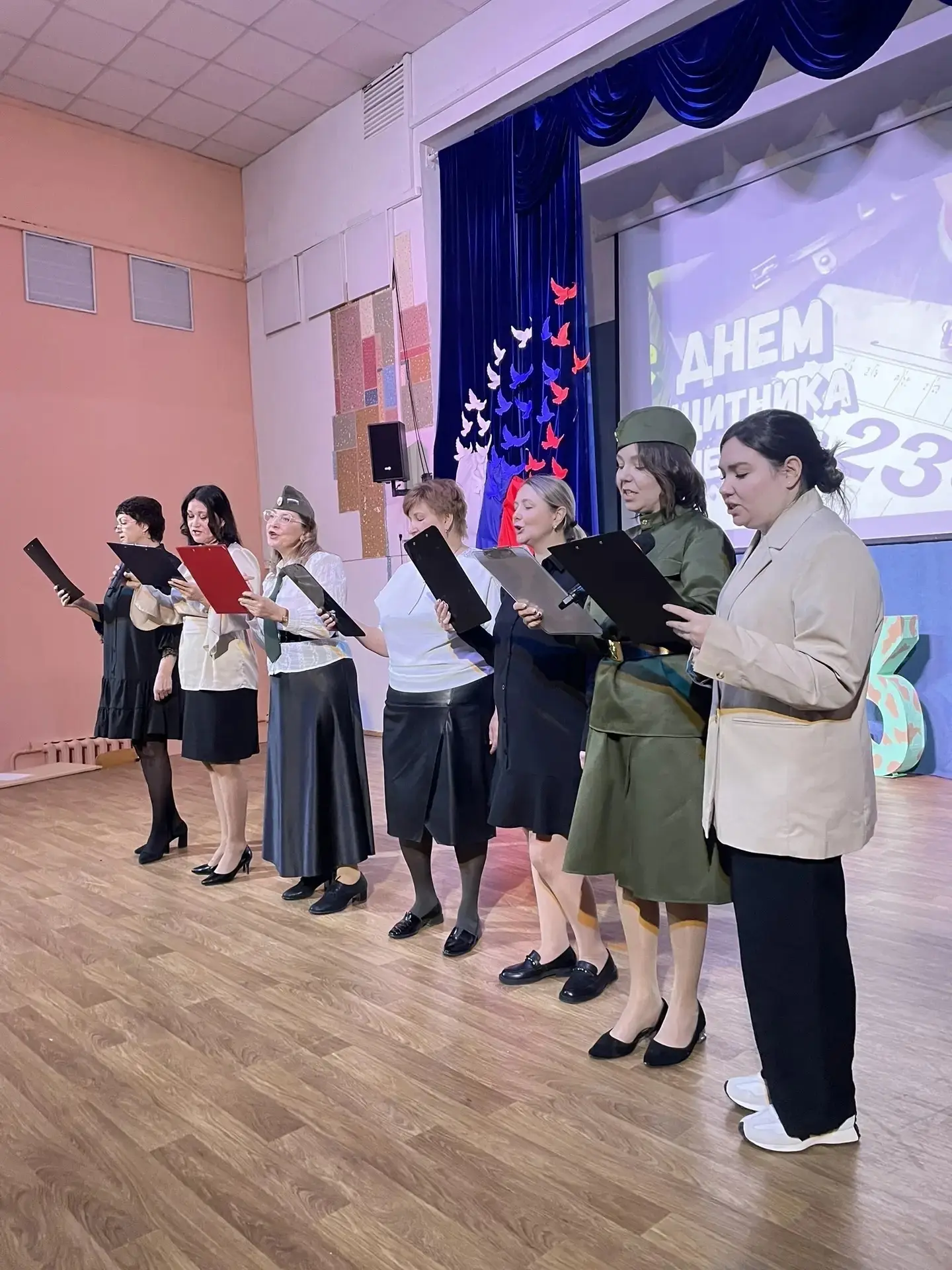 🎉💙 Концерт, посвященный Дню защитника Отечества, прошел в нашей школе и подарил нам невероятные эмоц