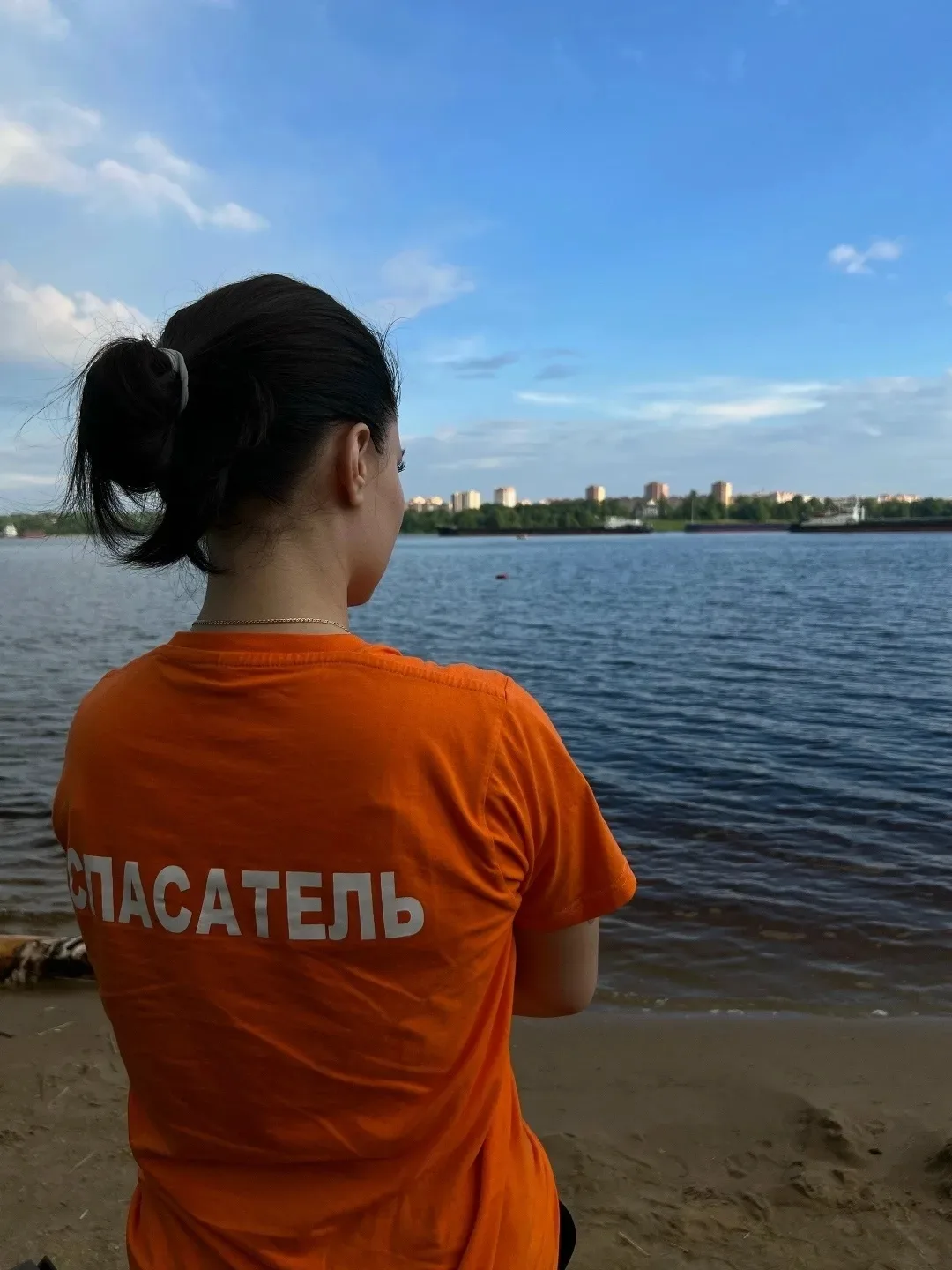 Спасателями на пляжах в Череповце работают студентки и студенты Кадуйского энергетического колледжа.