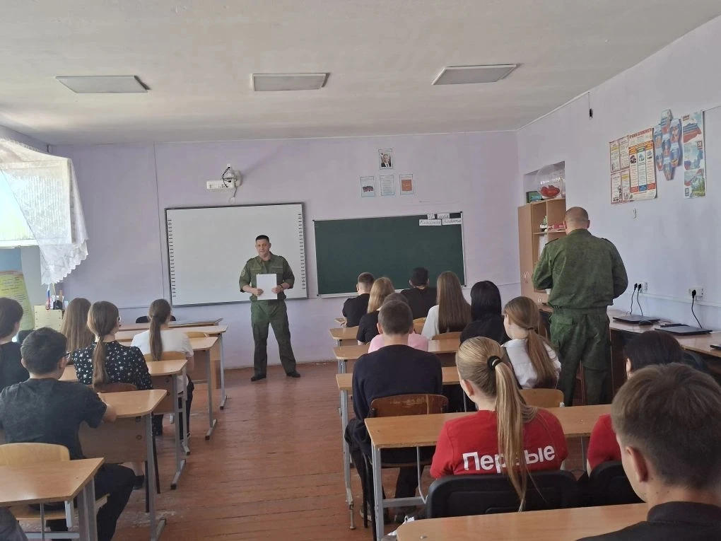В конце учебного года нашу школу посетил представитель Следственного комитета России по Запорожской 