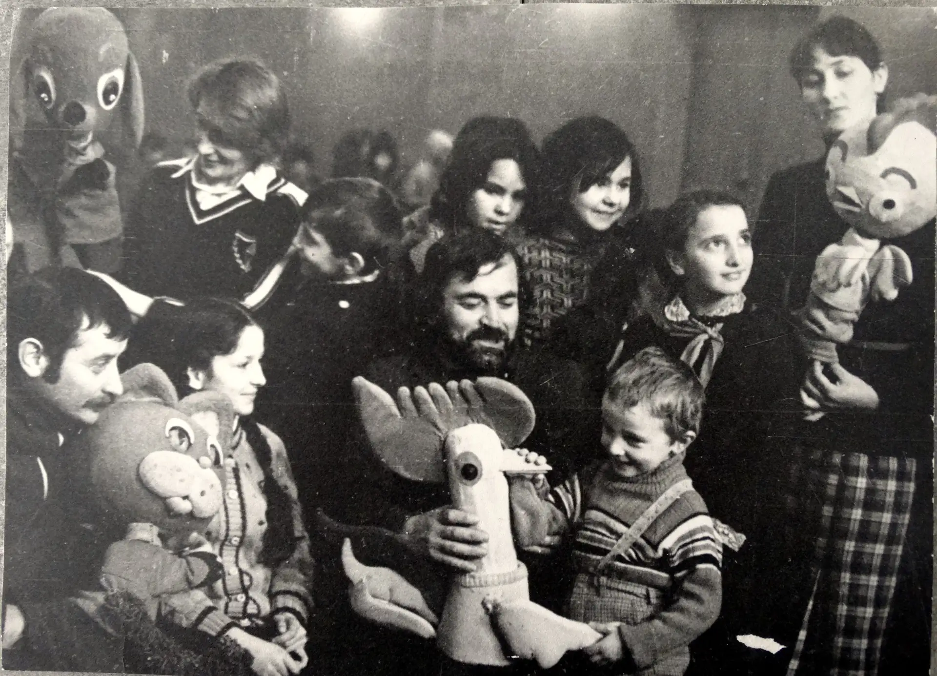 Актеры кукольного театра юного зрителя «Саби» из Северной Осетии в Назрани.

1987 год.

Встреча с юн
