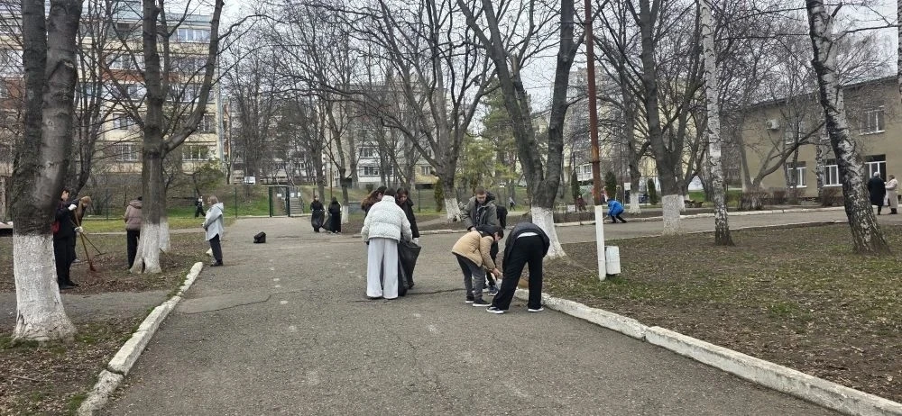 🧹🪣 Наша школа присоединилась к Всероссийской акции «Экосистема», направленной на формирование эколог