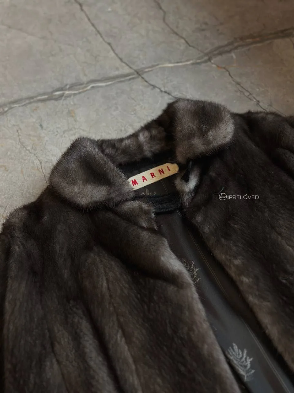 Купить / Продать в приложении Preloved club