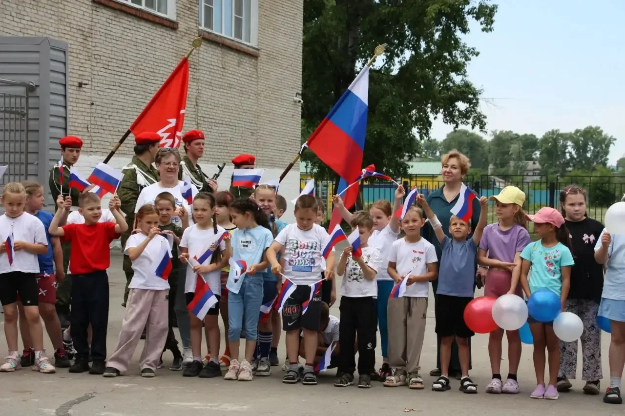 Патриотический марафон прошёл на базе летнего пришкольного лагеря села Амурзет

Знать историю, тради
