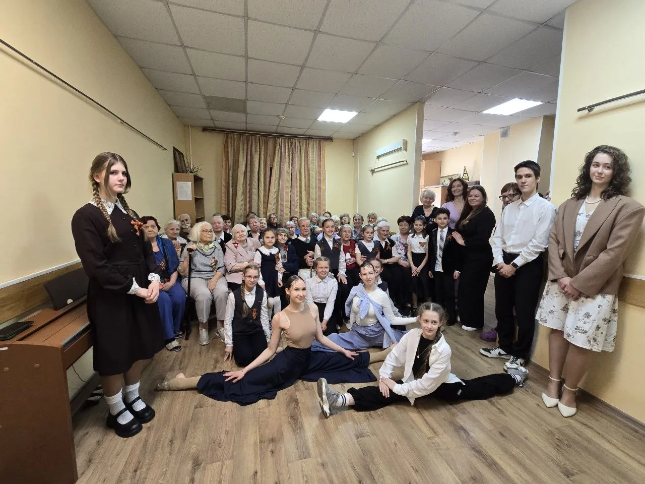 "И сколько вёсен не пройдёт - одну мы помнить будем свято, весну, которую народ великой сделал в сор