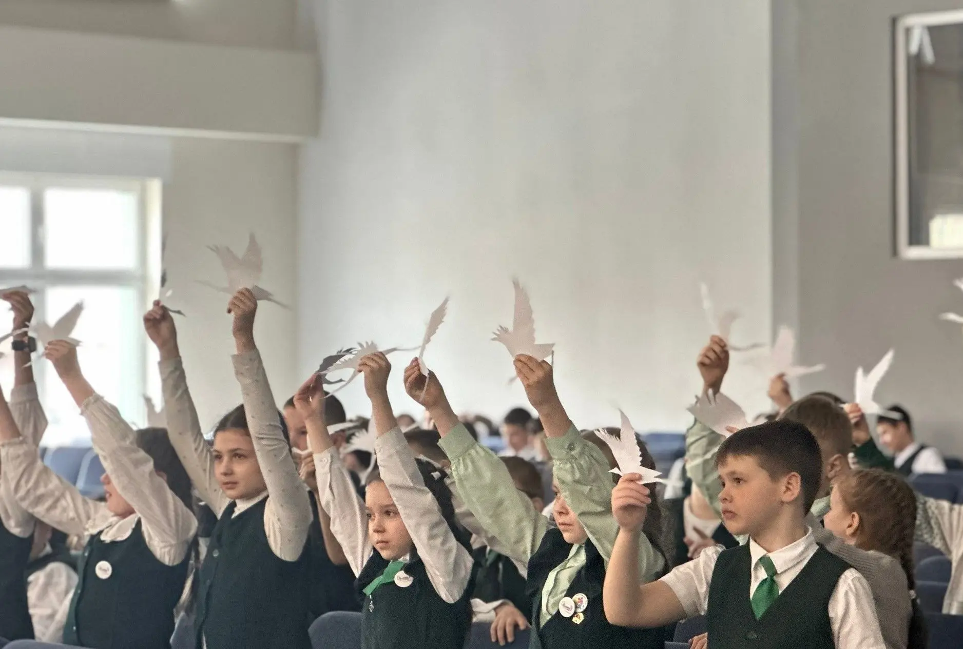 🇷🇺🎼 Стартовала «Битва хоров»!  В нашей школе прошёл первый день конкурса патриотической песни «Битва