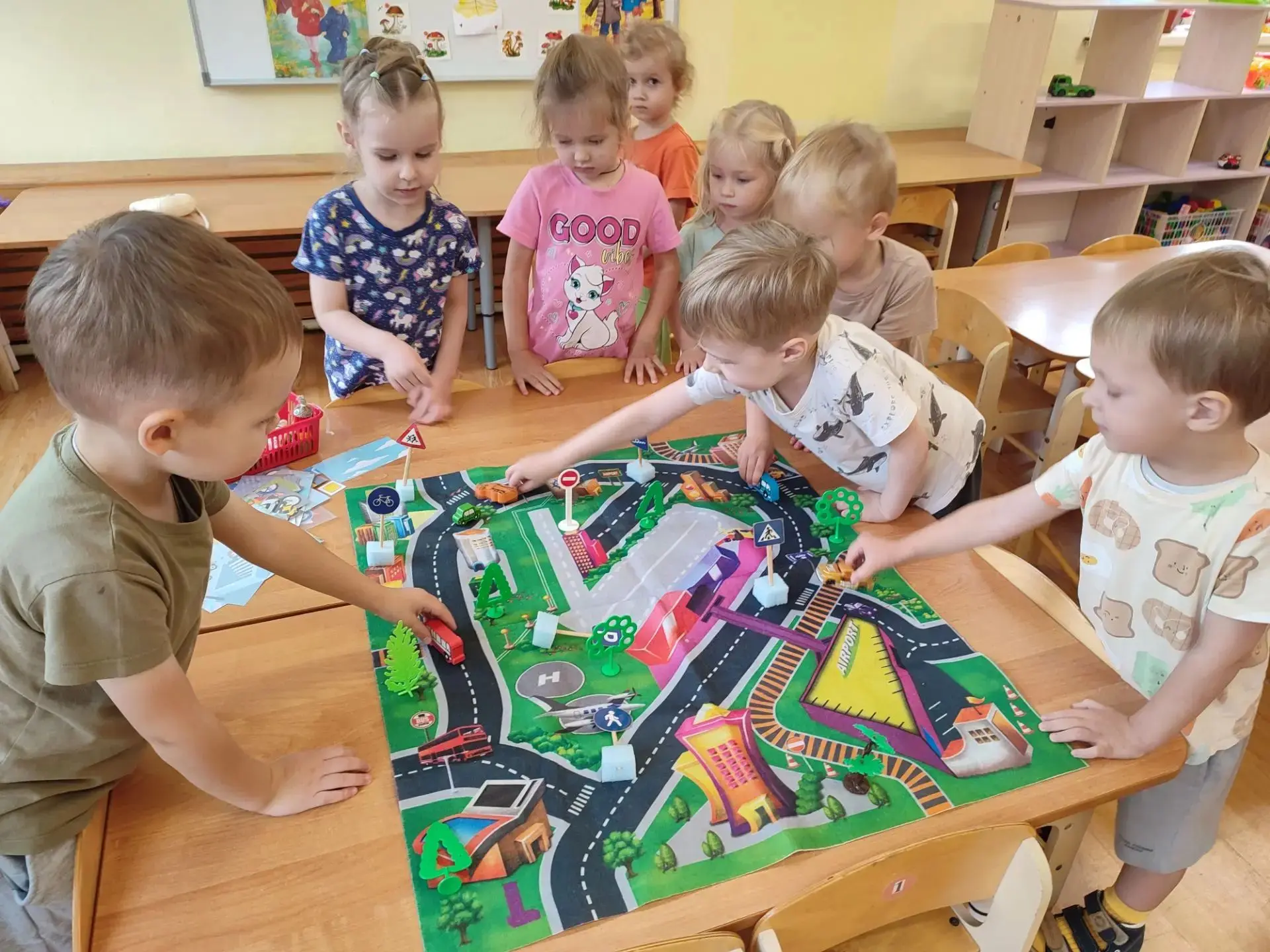 🔔В рамках нашего месячника безопасности у малышей 👶 3-4 лет из группы №5 прошла темат...