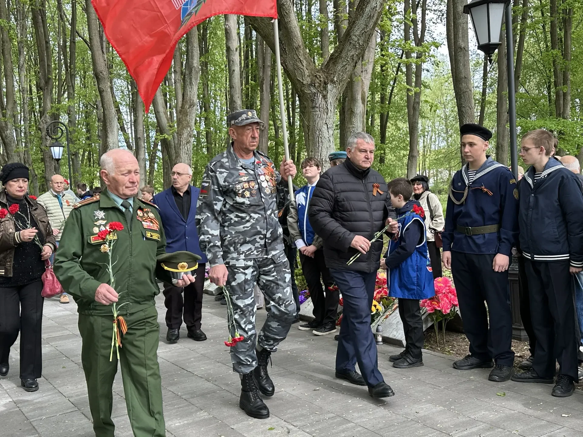 Герои нашего времени: память бойцов СВО почтили на Аллее Славы  Сегодня на Аллее Славы состоялась тр