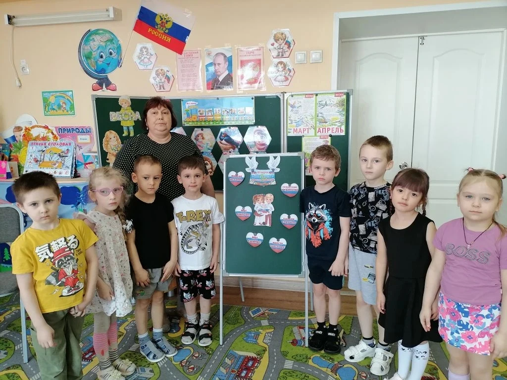 18 марта в нашей стране отмечается праздник – День воссоединения Крыма с Россией. 
Ребята старшей гр