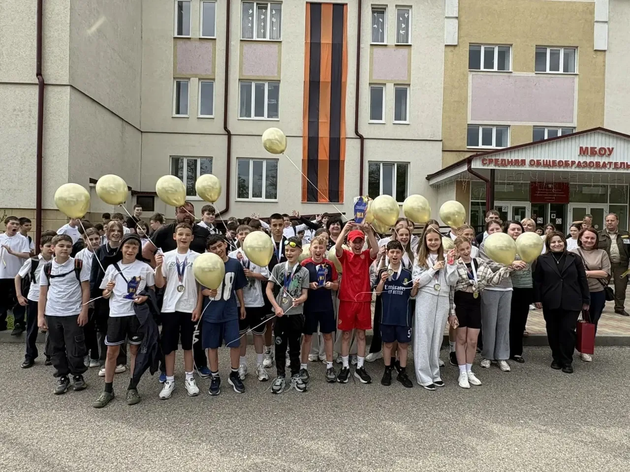Встретили наших ПОБЕДИТЕЛЕЙ !!! Ура! Ура! Ура!🎉 🎉🎉💪🏼💪🏼💪🏼🥇🥇🥇🥇🥇🥇🥇🥇🥇🥇🥇🥇🥇🥇🥇🥇🥇🥇