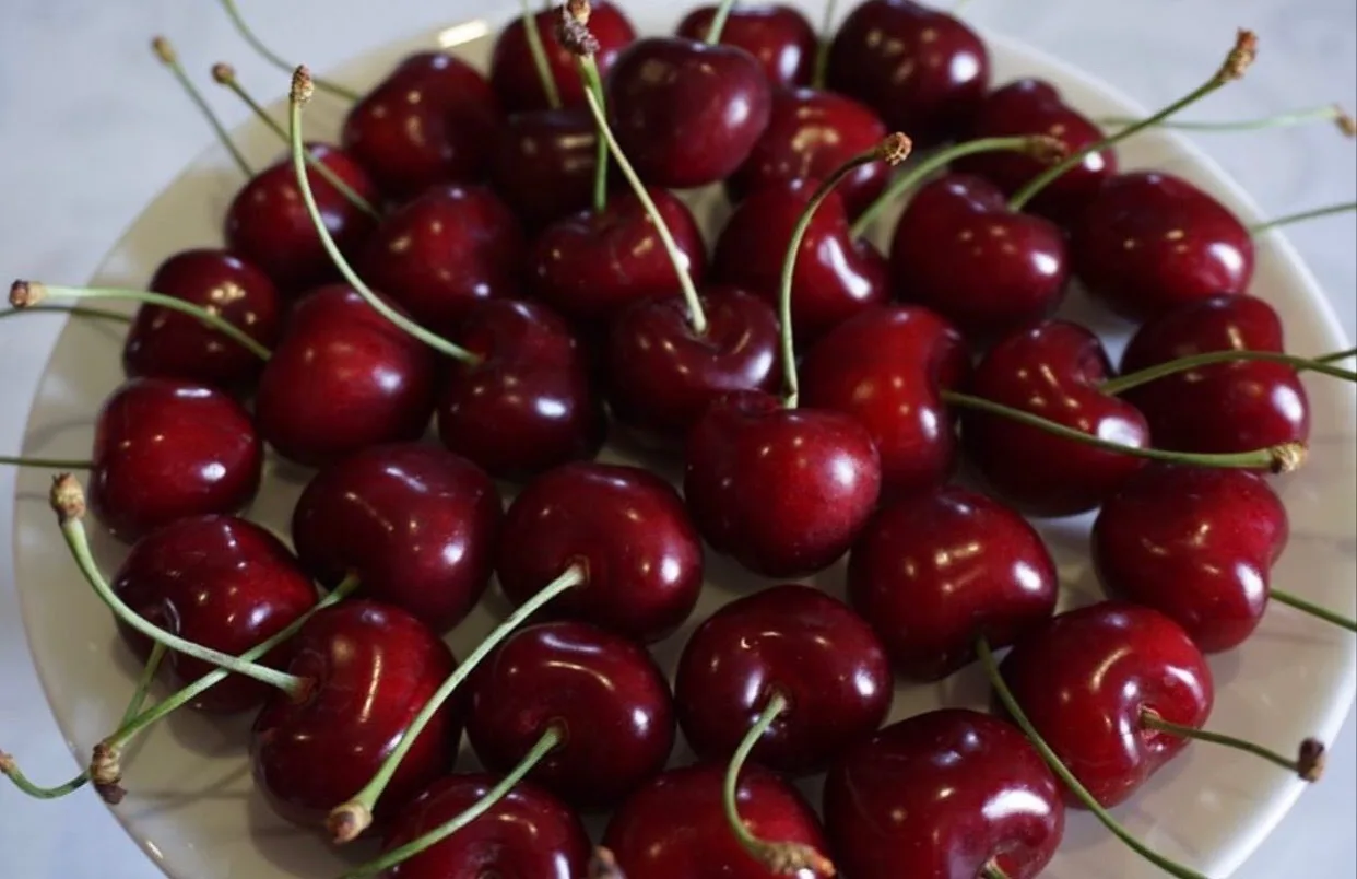 Черешня прямо с ветки🍒