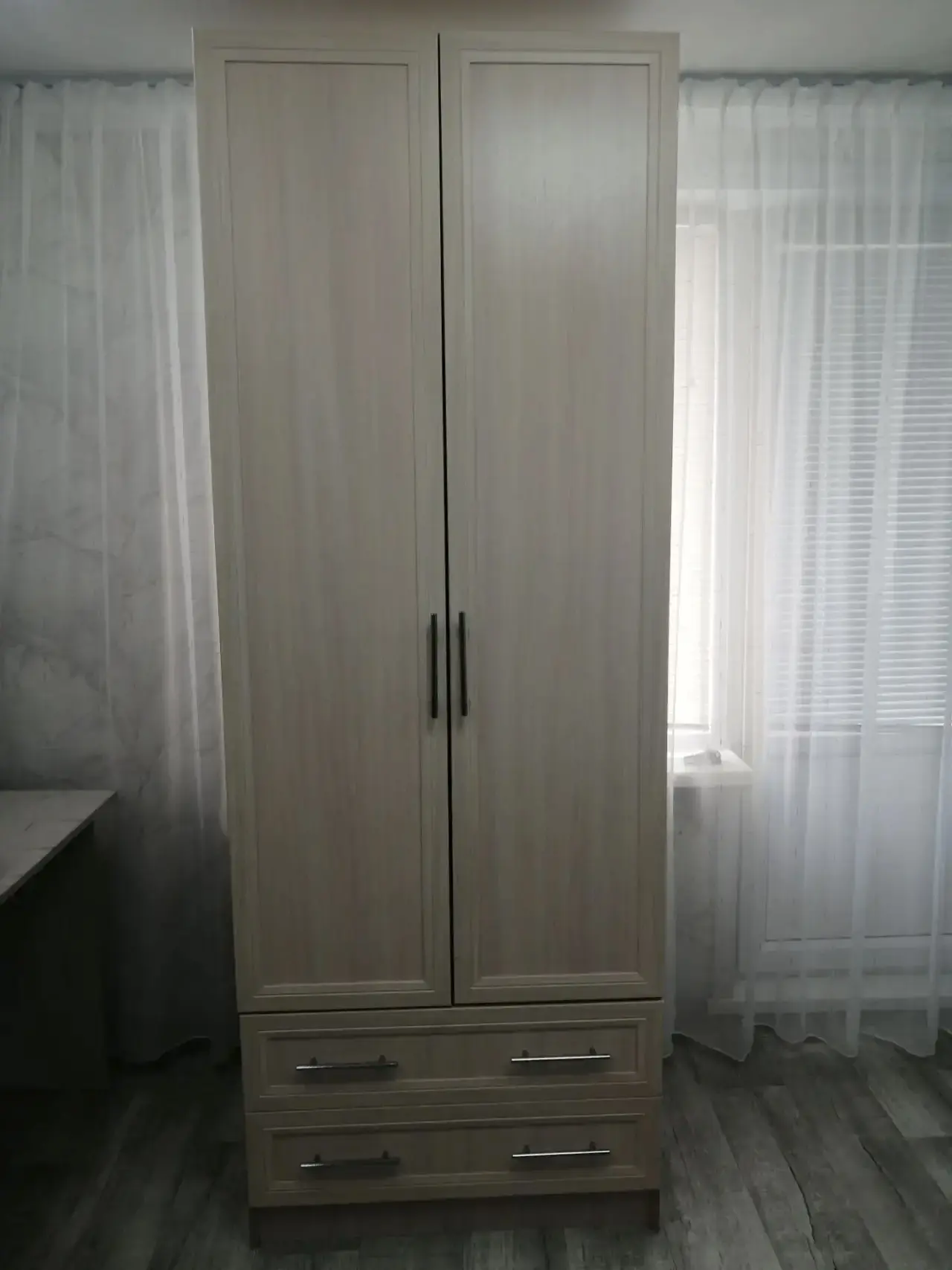 Продам шкаф и тумбу под телевизор в хорошем состоянии. Срочная продажа. Торг
Размеры тумбы: ширина 1