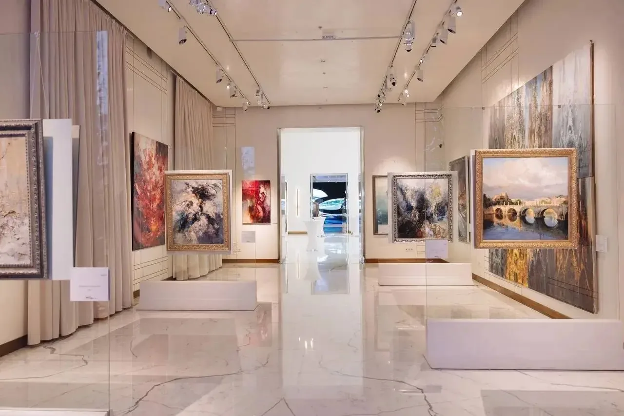 🎨 Выставка Романа Ляпина «Диалог с небом» в Ленинград Центре — пейзажи, свет и тишина ...