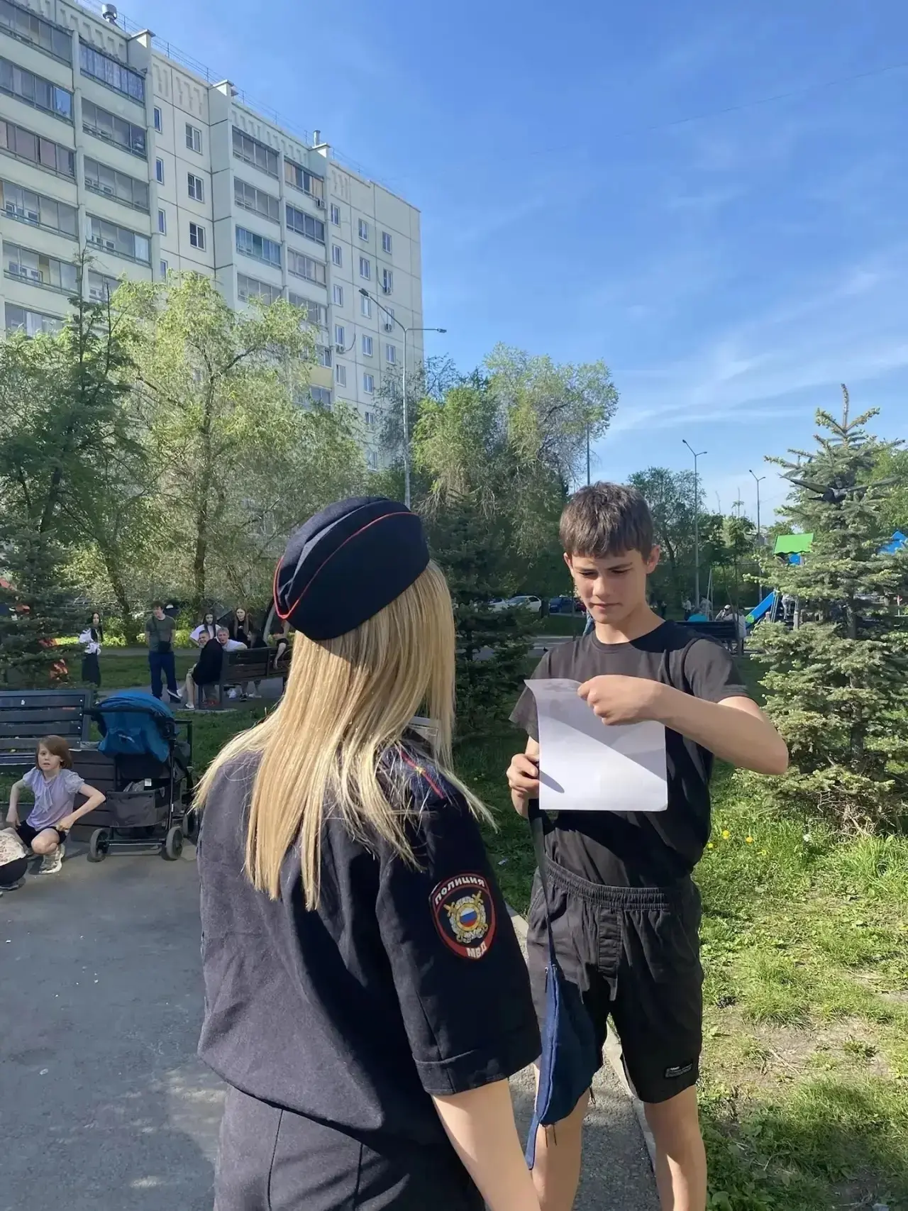 🚔 Полицейские Копейска проводят профилактические рейды среди подростков!  Сотрудники ОМВД патрулирую
