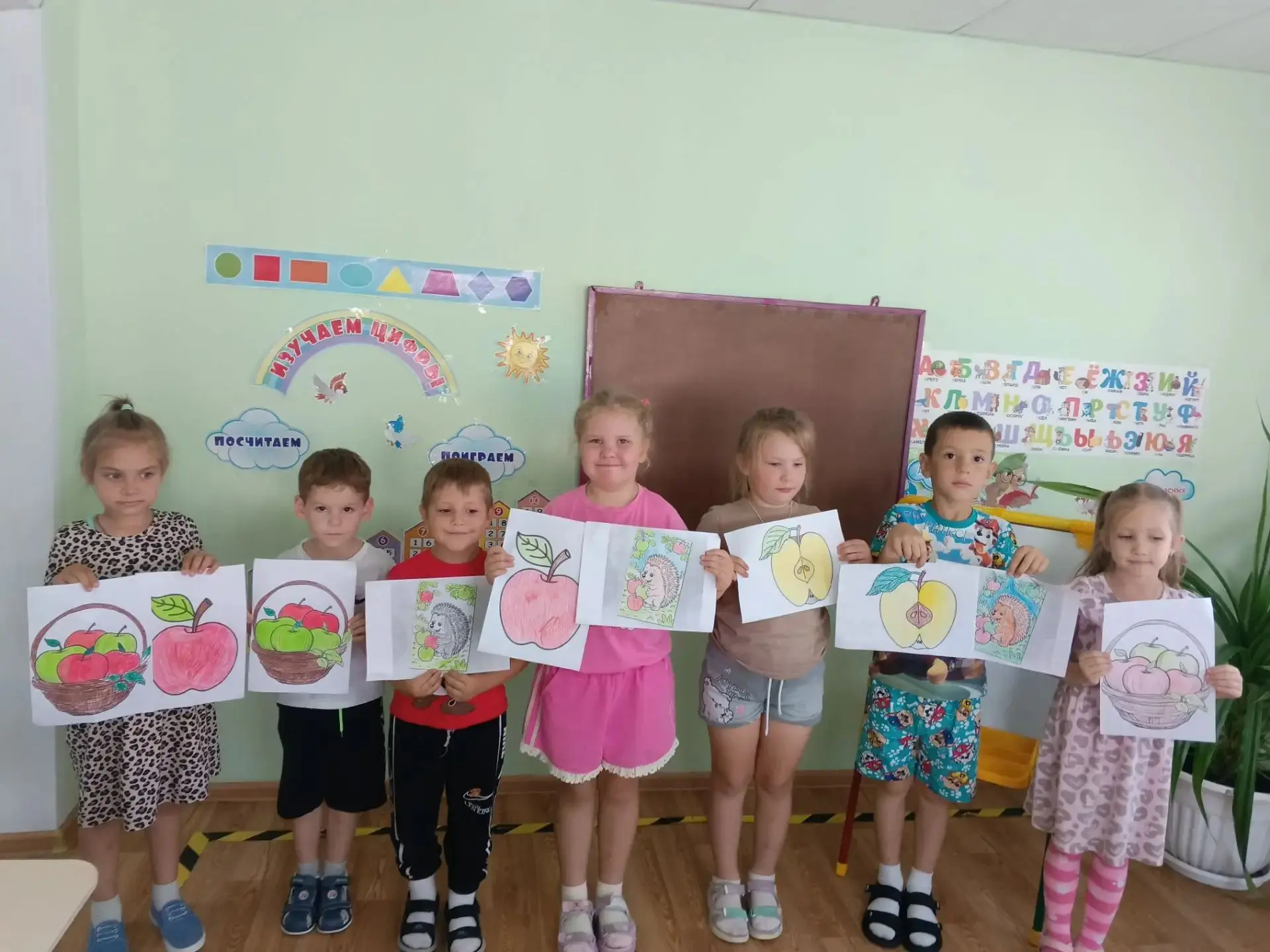 Сегодня в подготовительной  группе прошло занятие, посвящённое Яблочному Спасу – одному...
