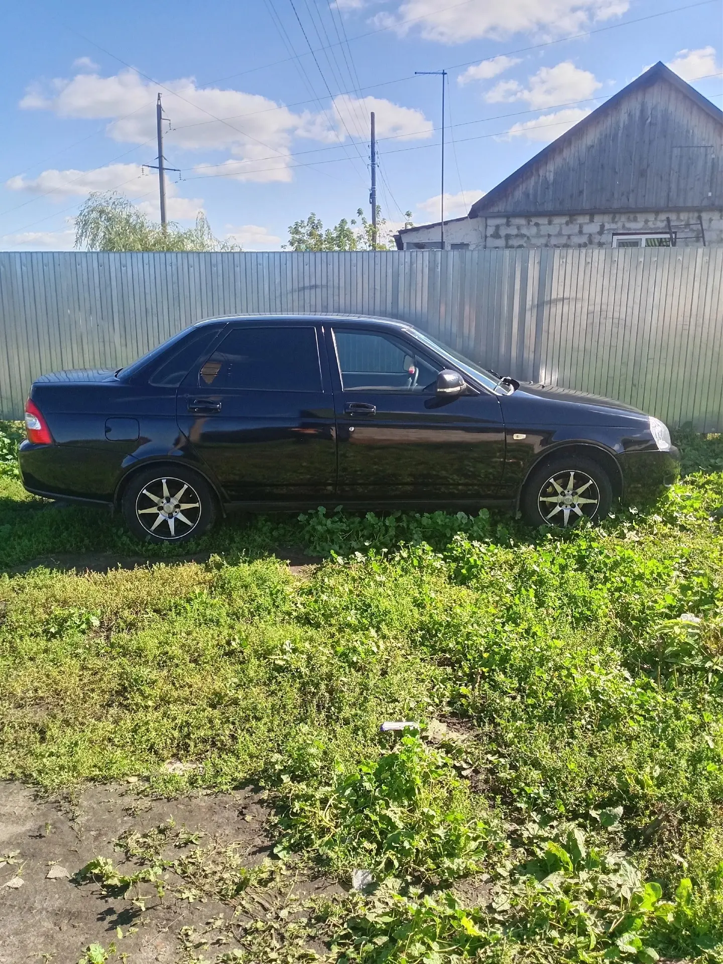 Продам Приору 2007 двигатель 1.6 16 не дымит масло не жрёт коробка не вылетает дно зава...