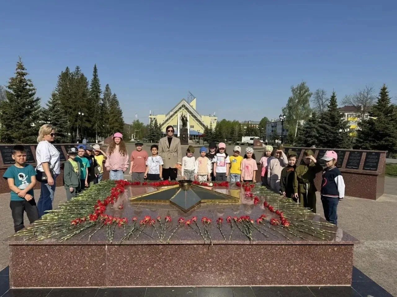 Сегодня ребята из 10 группы отправились на экскурсию в сквер Победы. Это было не просто...
