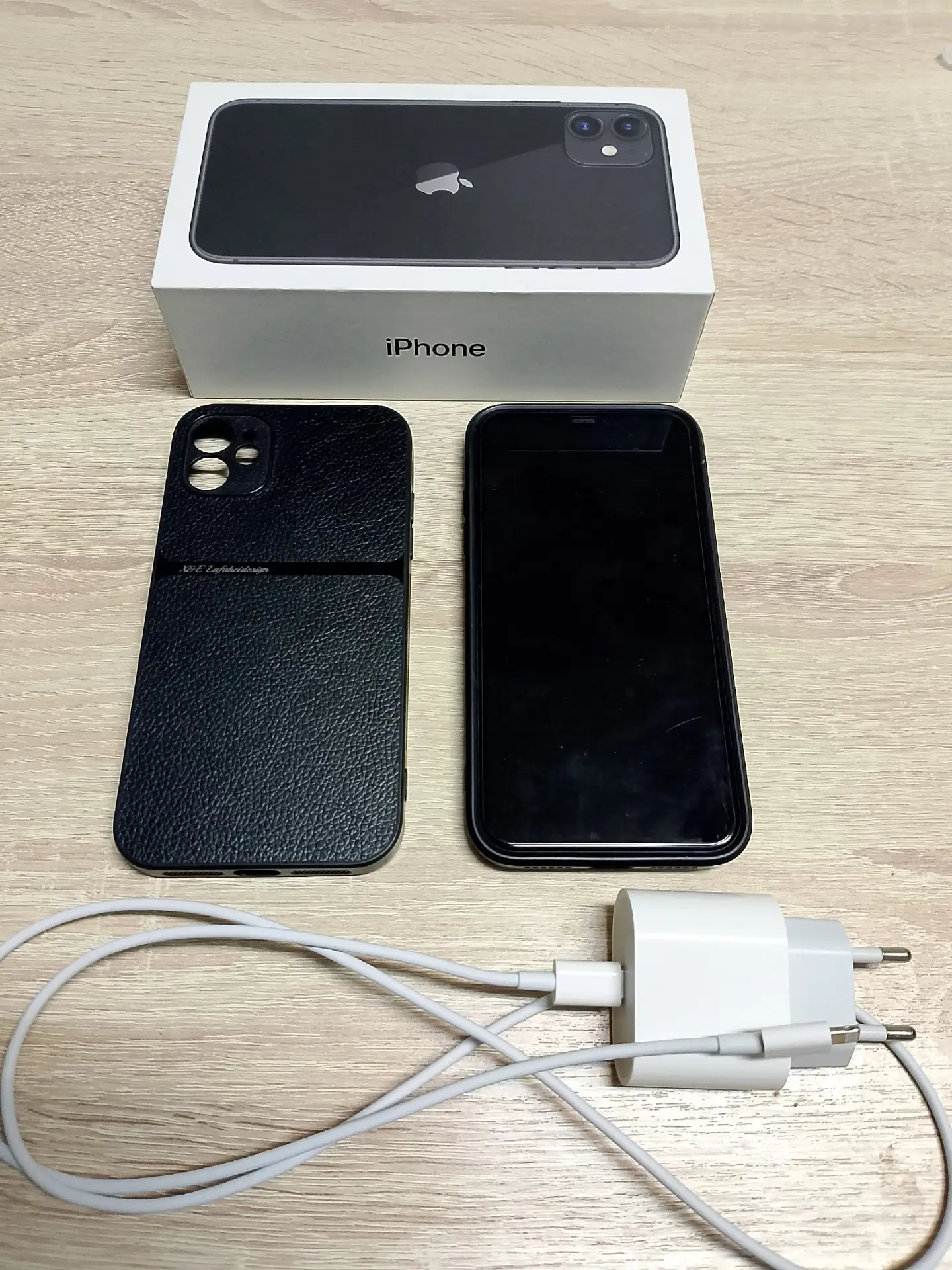 Продаю  iPhone 11 в черном цвете с памятью 128 ГБ.