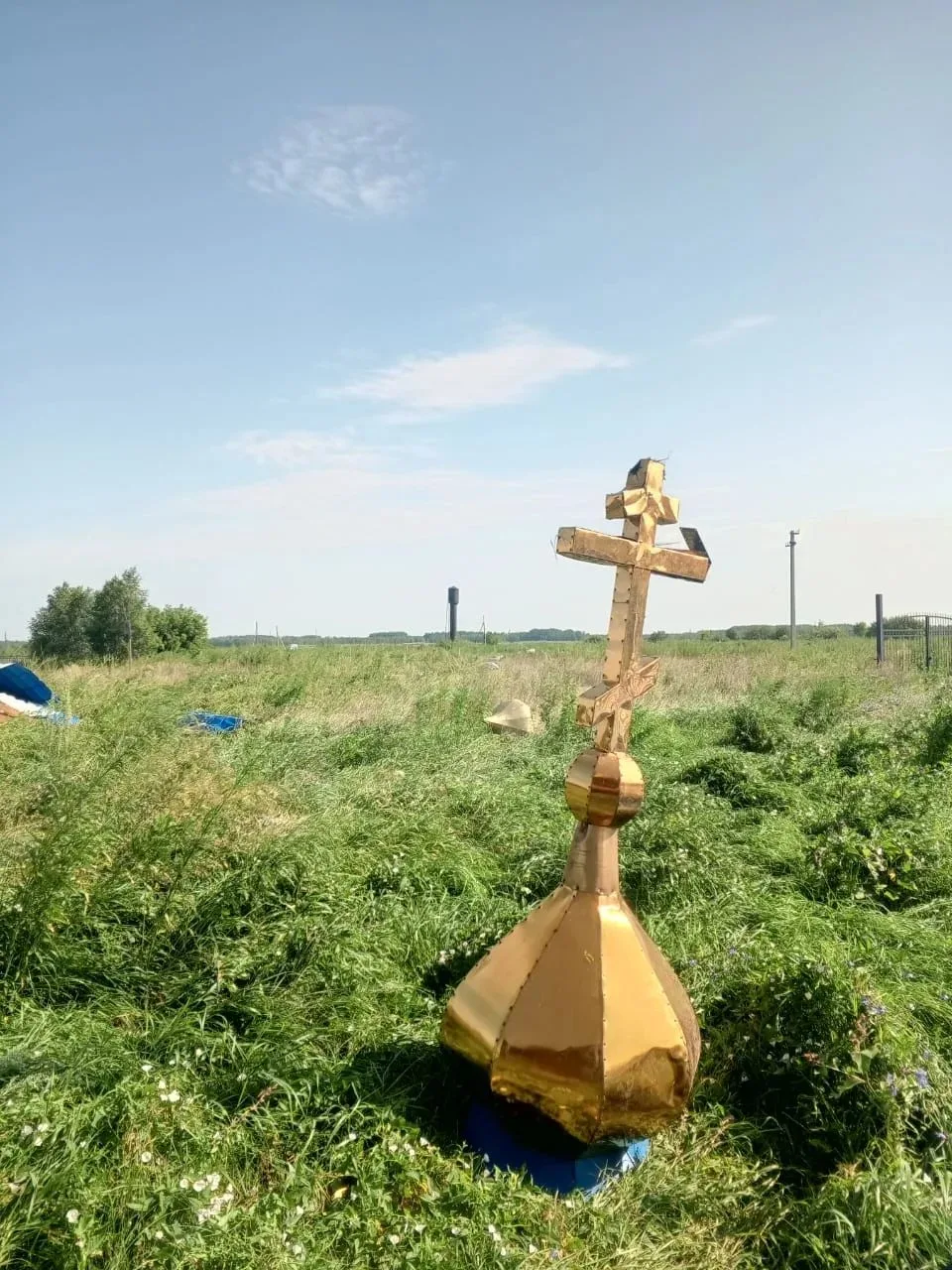 В селе Глубокое Шадринского округа из-за сильного ветра с дождем пострадал храм Владимирской иконы Б