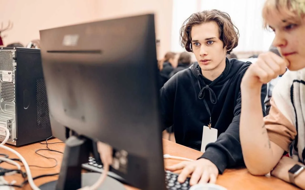 🚀 Регистрация на хакатон «MVP Drive»  Хакатон будет проходить 27–28 апреля. Участникам хакатона пред