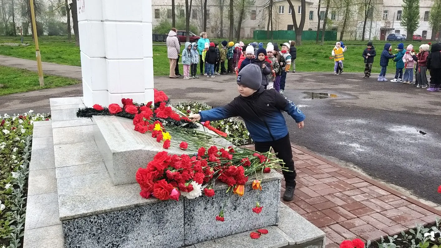 В преддверии 9 Мая педагоги и воспитанники старшего дошкольного возраста из ЦРР-детский сад 163 возл