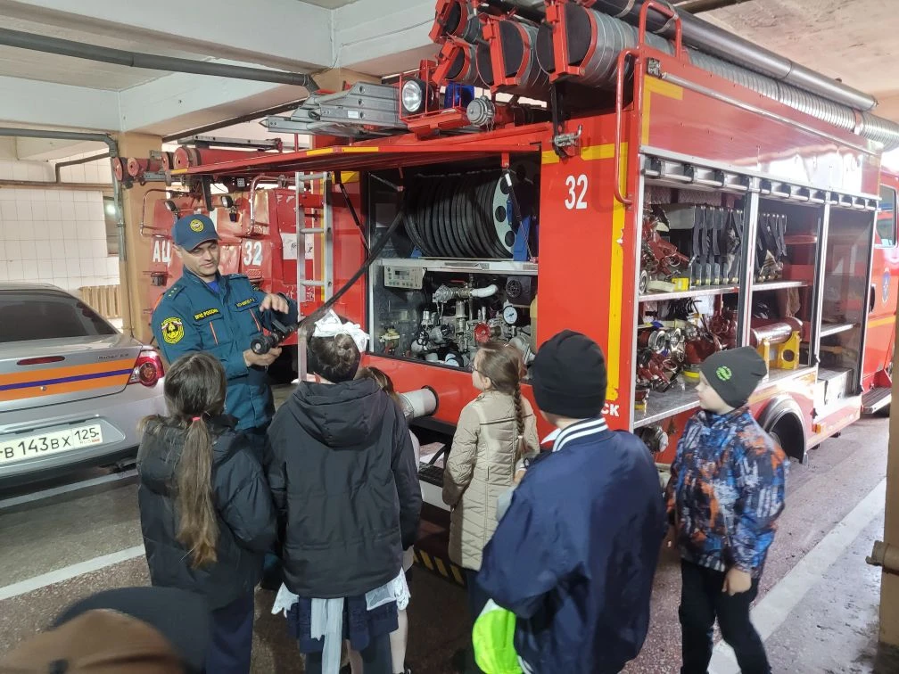 🚒 Сегодня ученики нашей школы побывали на увлекательной экскурсии в местной пожарной части. Это было