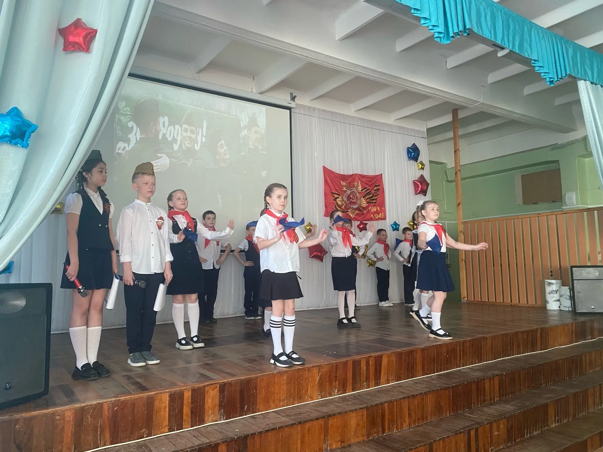 🎗️ Концерт ко Дню Победы от учащихся начальной школы!  Накануне ребята выступили с праздничной прогр
