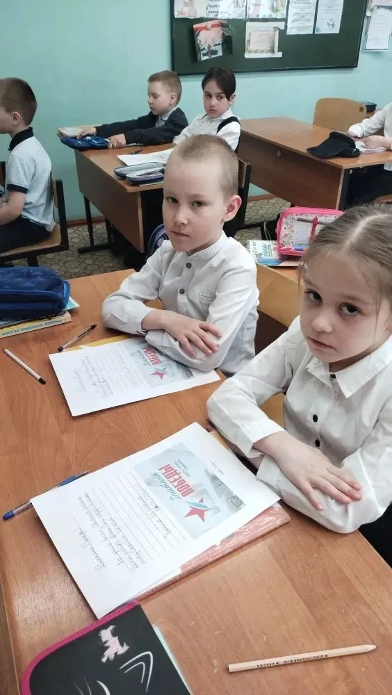 Обучающиеся 1 " А" и 1 "К" классов  приняли участие в «Диктанте Победы».  Очень важно, что такое мер