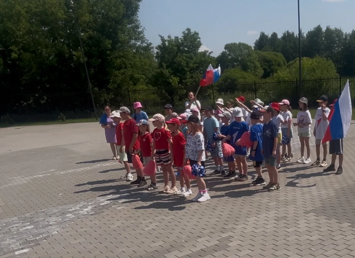🤗Насыщенный и удачный день в лагере «На позитиве»! 
🇷🇺 Сегодня мы узнали об истории Дня России, п