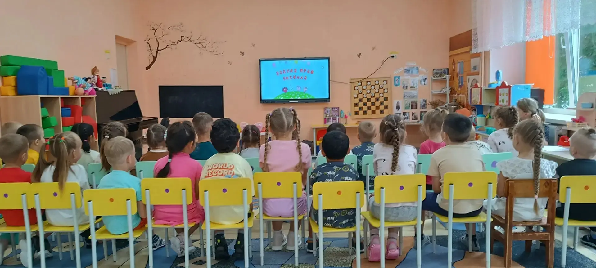 С 06.07 по 12.07 в ДОУ проходила неделя по правам ребенка "Мои права, мои обязанности".
В течение вс