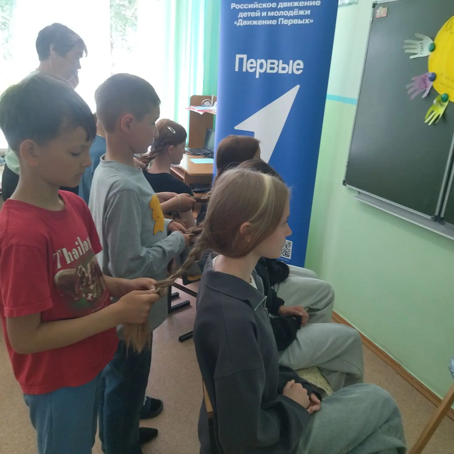 Сенсация в лагере: мальчики заплетают косы! 😱🤯

 Наши парни решили, что «Варвара краса» нуждается 