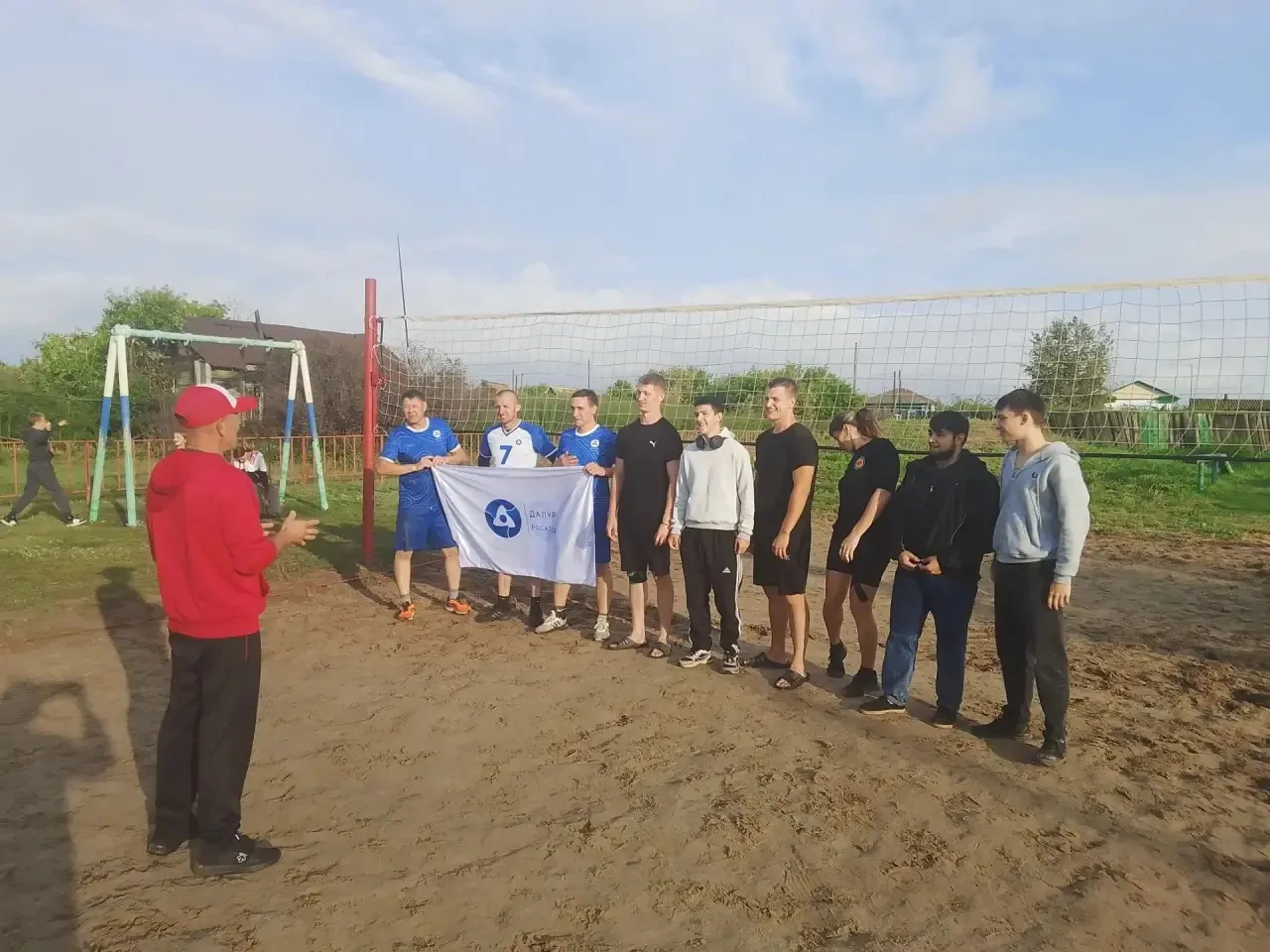 🏀 В селе Озёрное прошли традиционные ежегодные соревнования по парковому волейболу! 🏀
