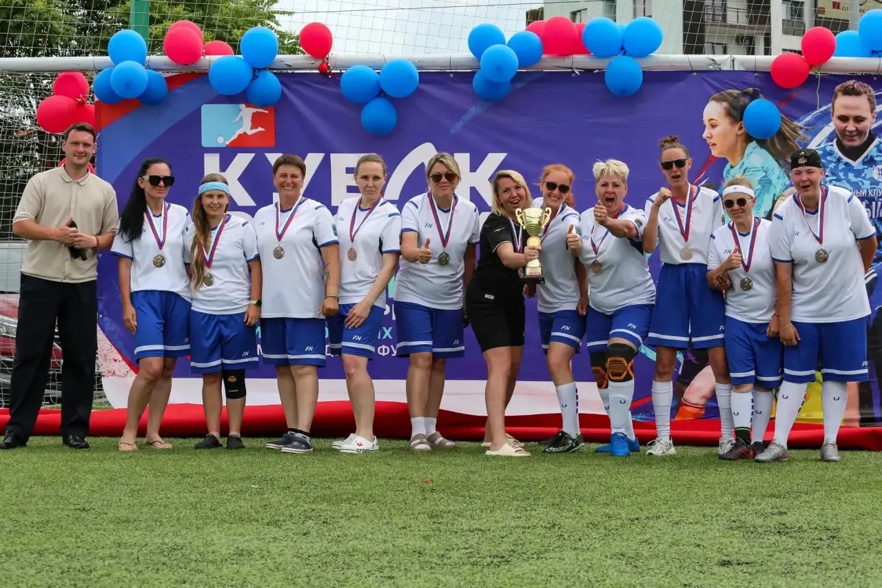 🏆Футбольные мамы Анапы — бронзовые призёры «Кубка России среди футбольных мам»

Сборная женская ком