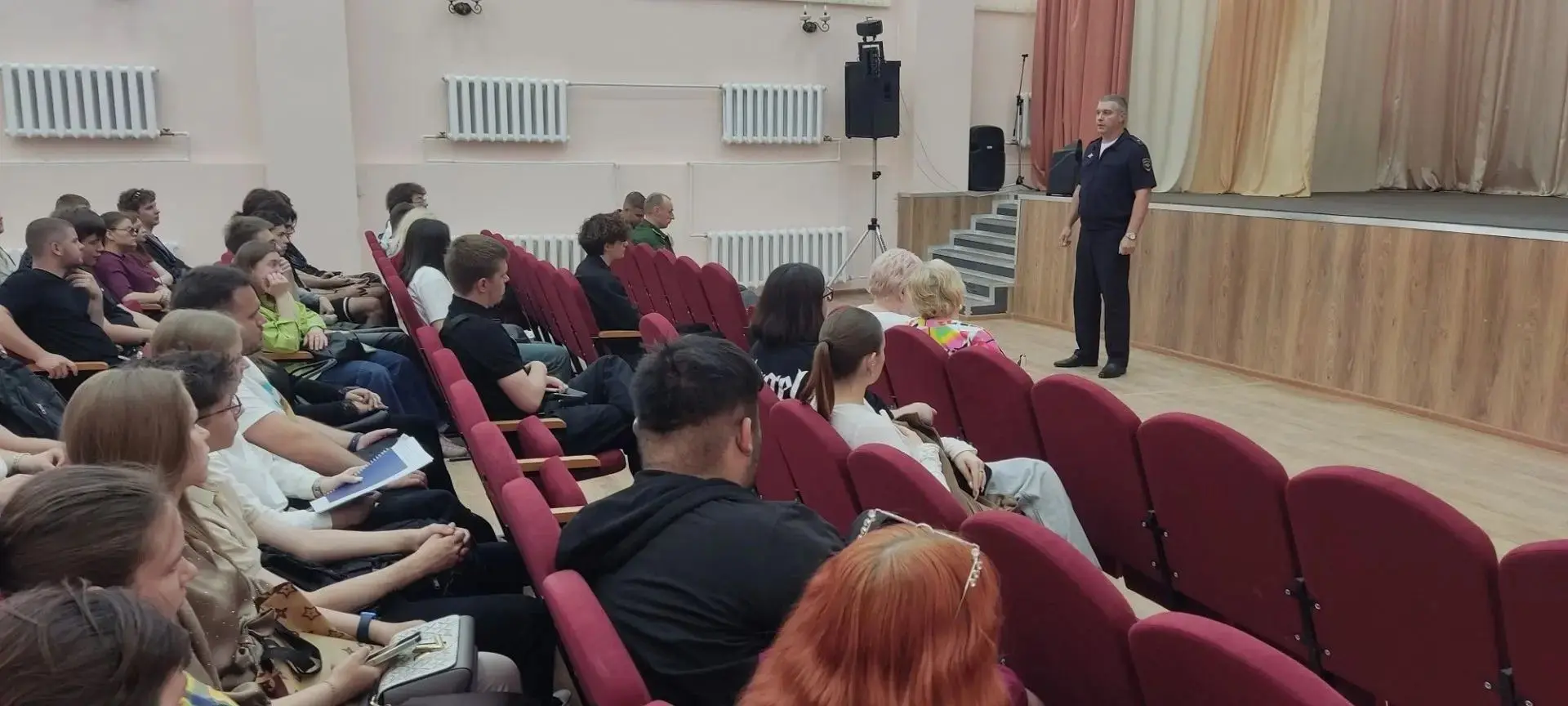 ❗️Студенты ЛКИТиУ приняли участие во встрече с заместителем начальника отдела полиции № 6 УМВД Росси