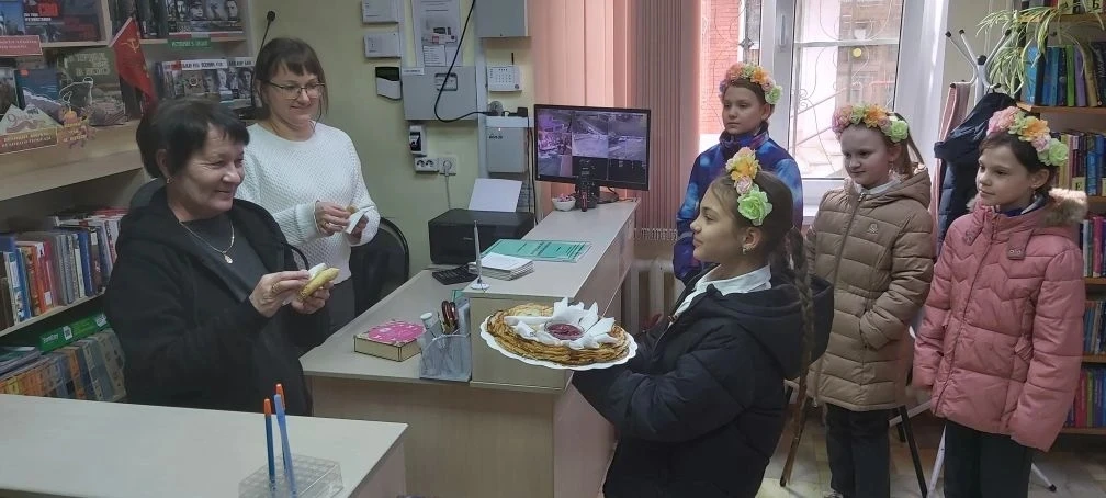 🌞 Масленица в каждый двор!  Аромат блинов, задорные песни и хороводы - так ученики МБОУ СОШ № 18 про