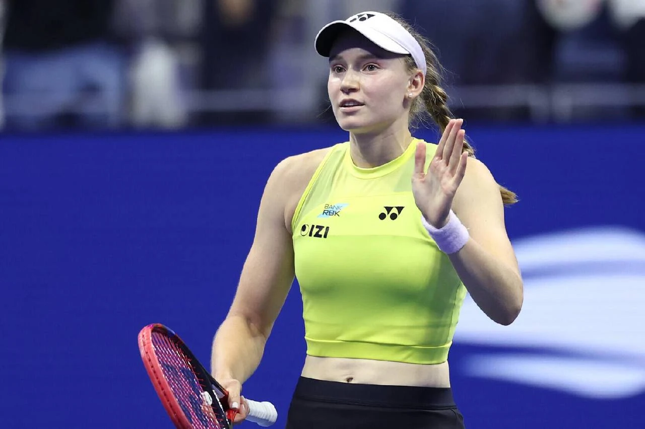 Елена Рыбакина обыграла Арину Соболенко в финале US Open. Призовые составили 464 млн ру...