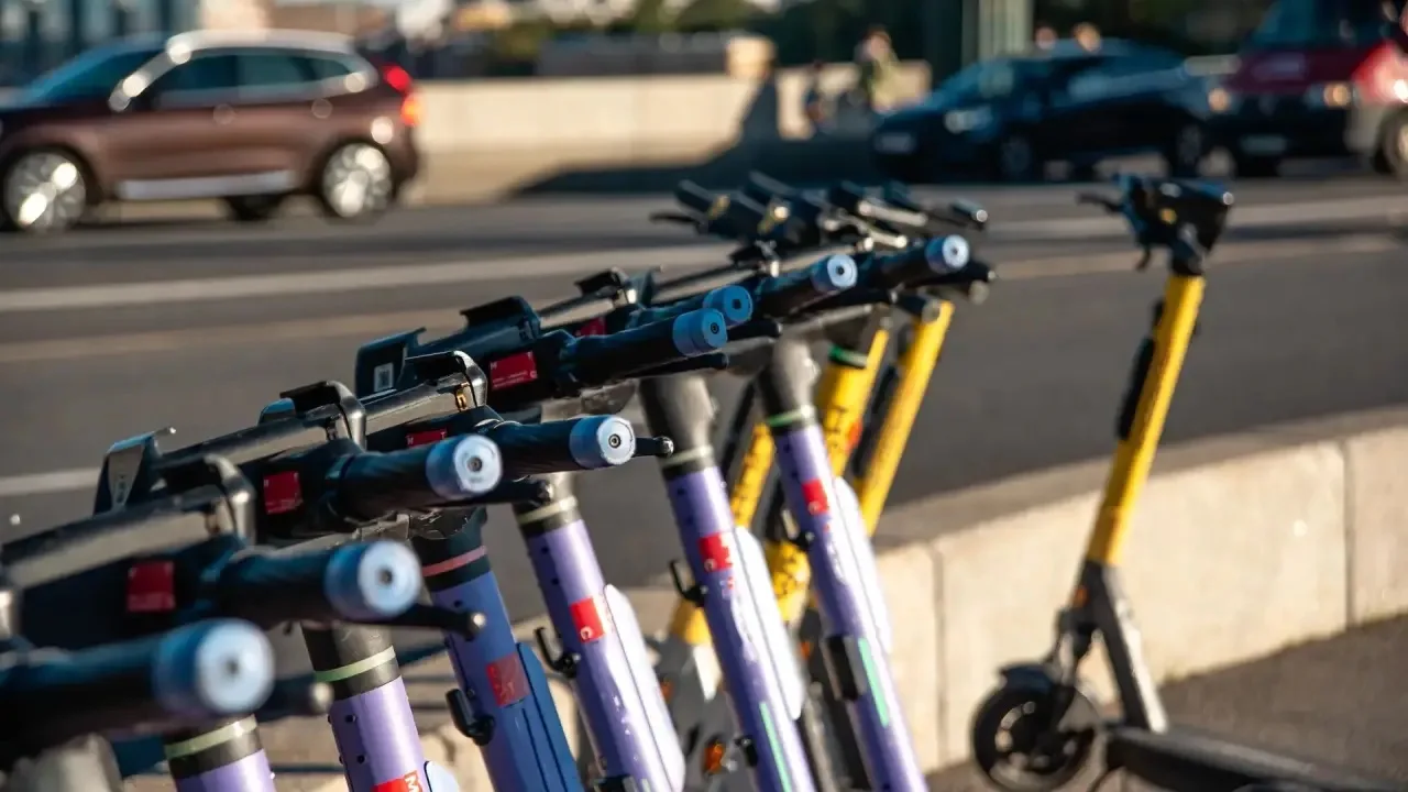 🛴 Покатался — подтверди личность: в Петербурге самокаты начали проверять через «Госусл...