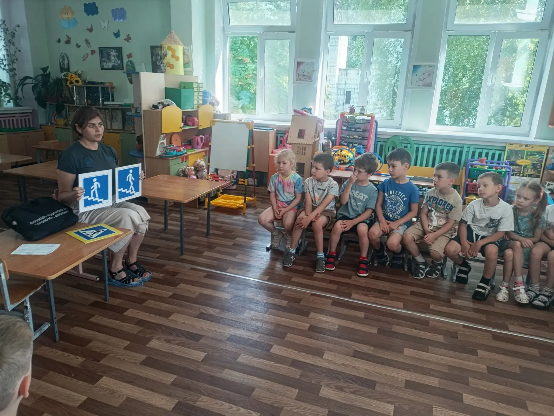 В гости к ребятам нашего детского сада "Рябинушка" приходили сотрудники дирекции безопасности дорожн