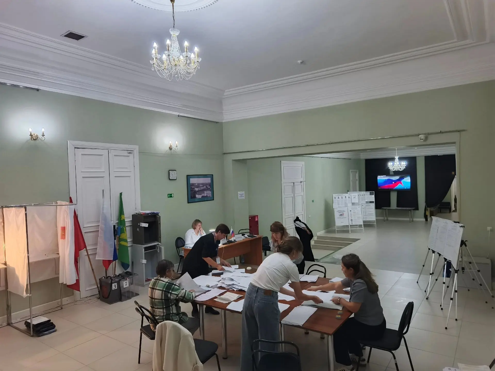 Определить количество неиспользованных бюллетеней и погасить их, вывести окончательное ...