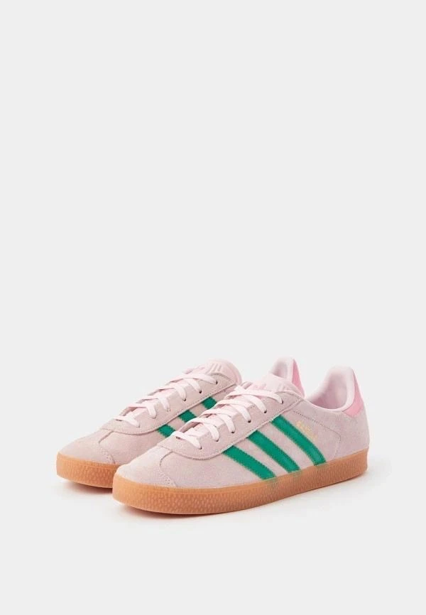 Девочки, ну посмотрите, какие конфетки 🍬 Новые расцветки Adidas — это просто любовь! Мне вообще очен
