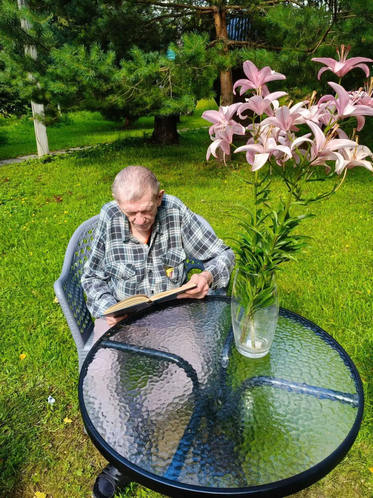 Прогулка на свежем воздухе 🌞любимое занятие проживающих в «Дом — интернате»№1 Социальн...