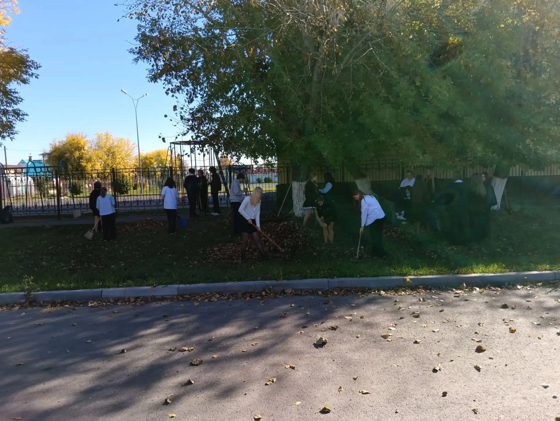 Чистый город начинается со школьного двора! ♻️