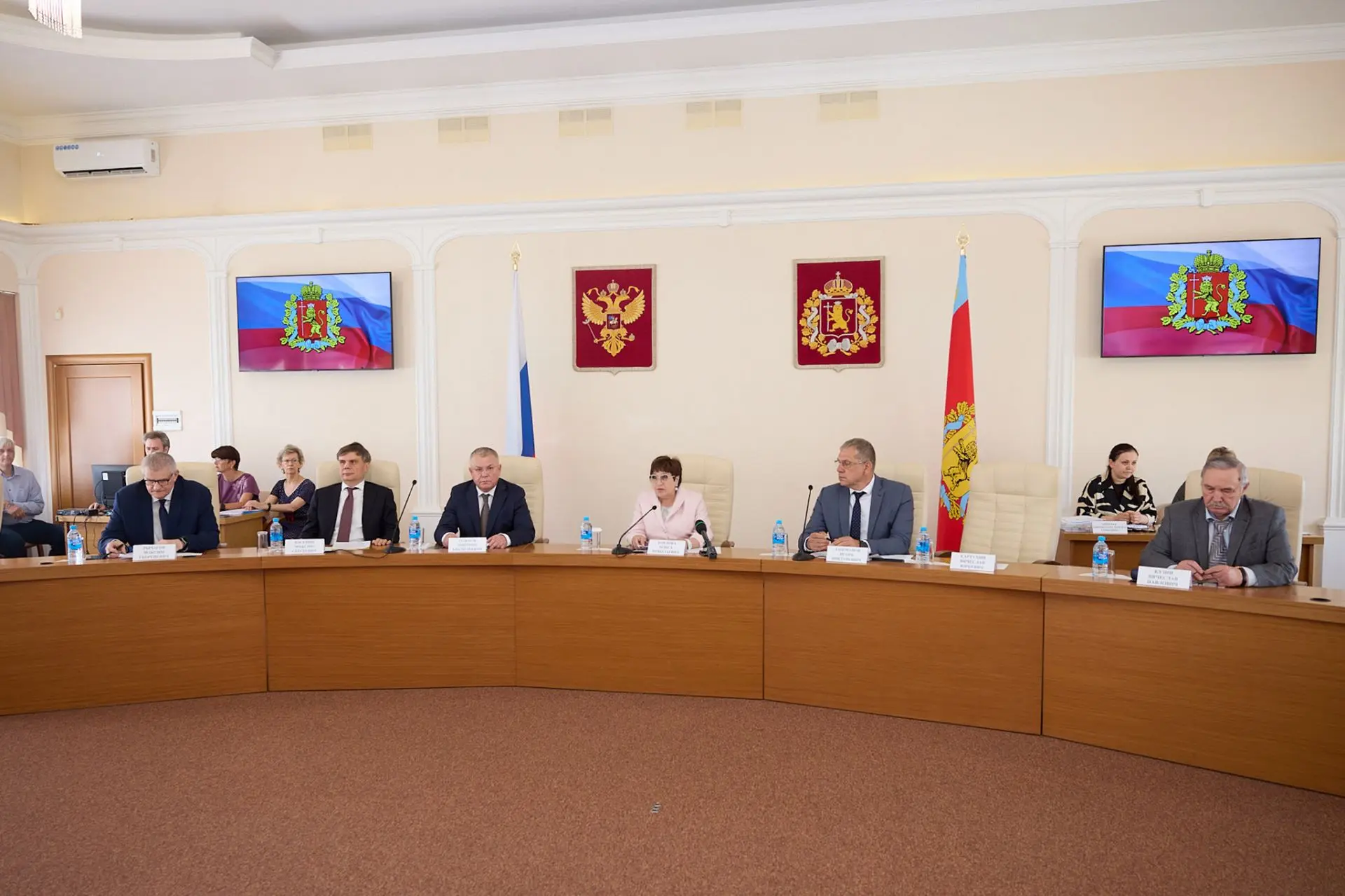 Об исполнении областного бюджета за 2025 год: итоги публичных слушаний

В Законодательном Собрании с
