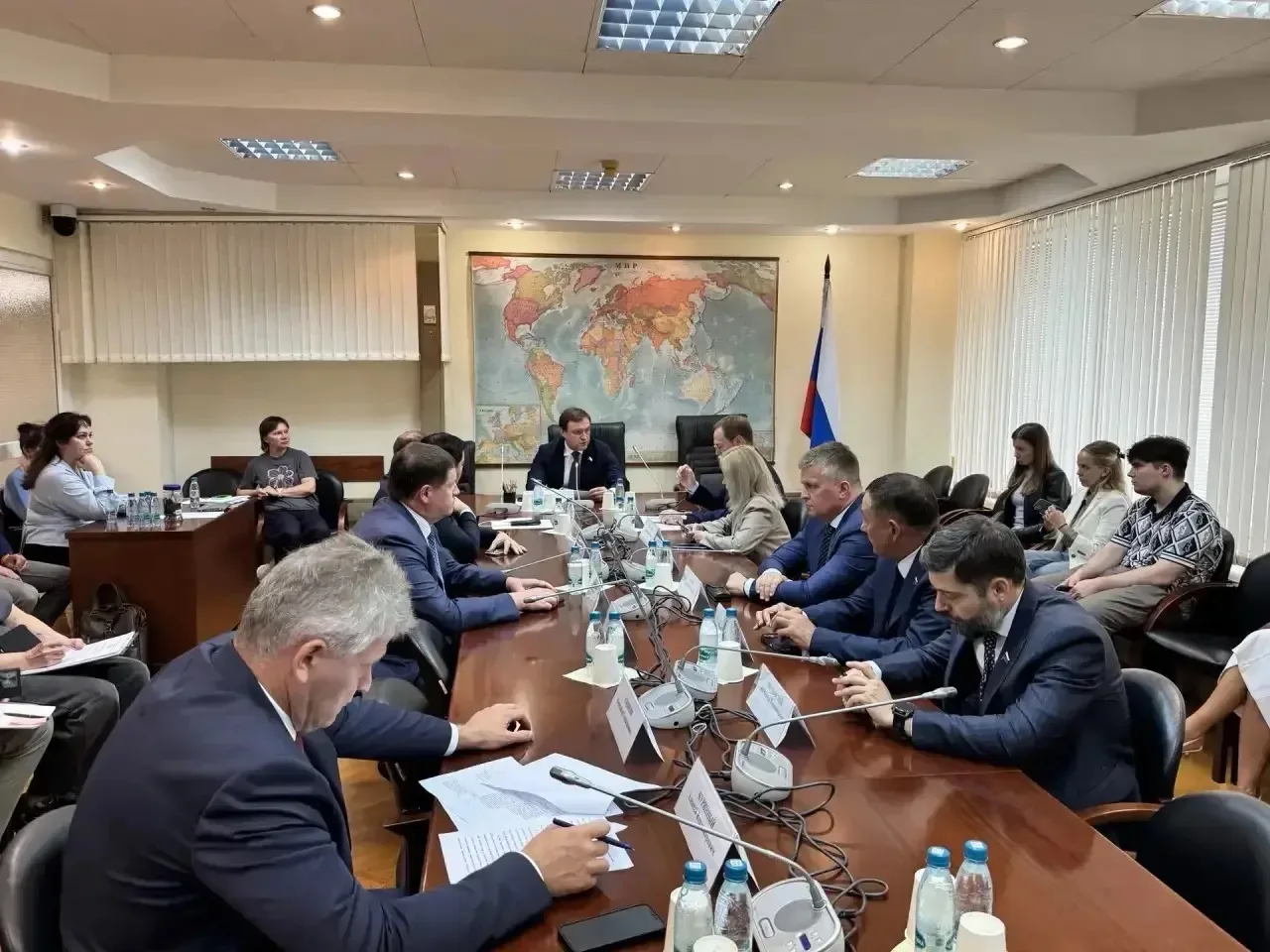 Провели заключительное очное заседание Комитета по строительству и ЖКХ в VIII созыве Госдумы.

Рассм