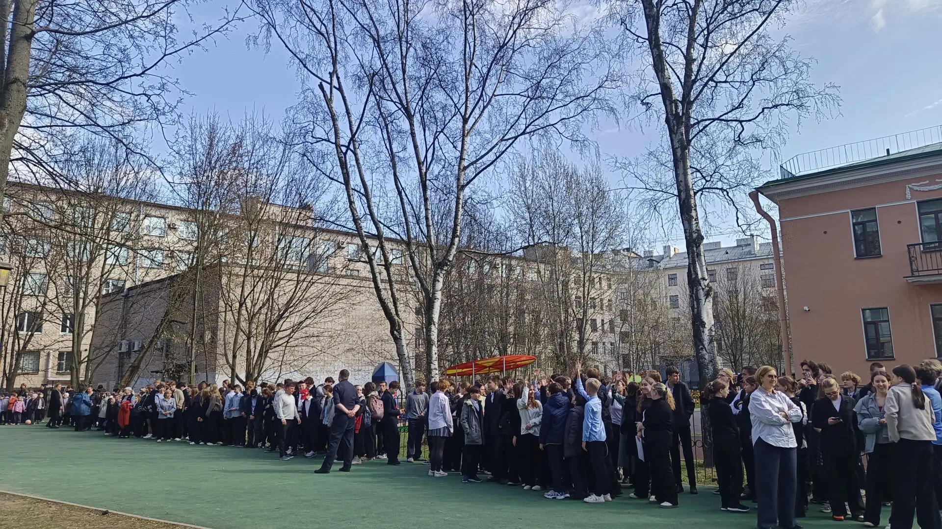 🚨 Вчера в нашей школе прошла тренировочная эвакуация  Вчера, как всегда неожиданно, но организованно