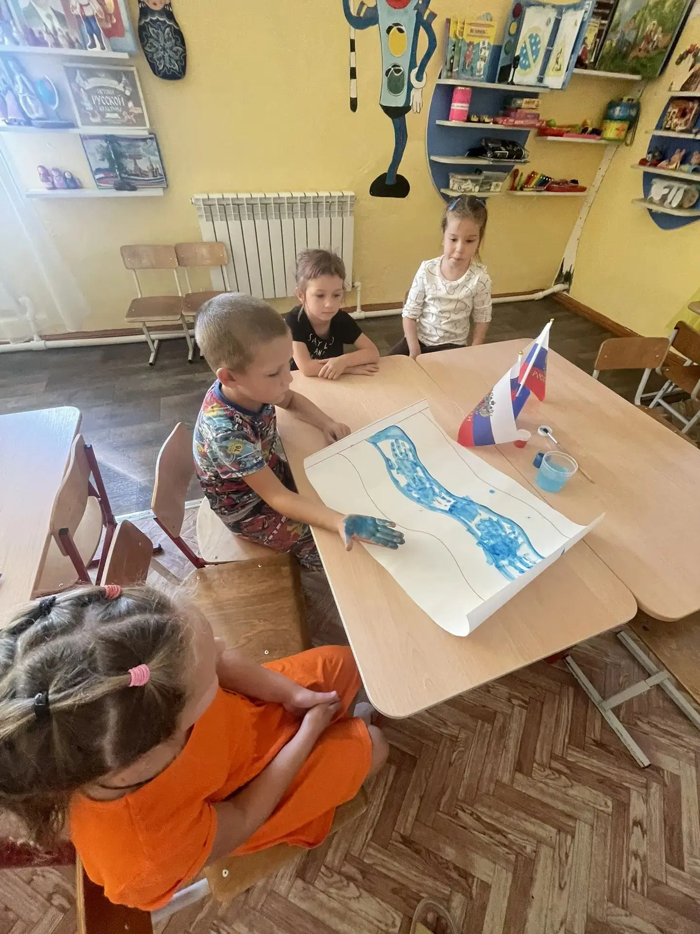 22 августа наша страна отмечает День Государственного флага России. В старшей группе «Р...