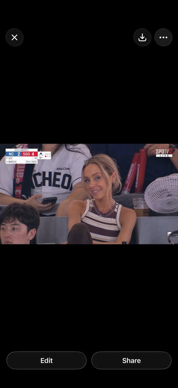 Видимо ИИ - это не моё 🤣🤣 она хотела быть в тренде
