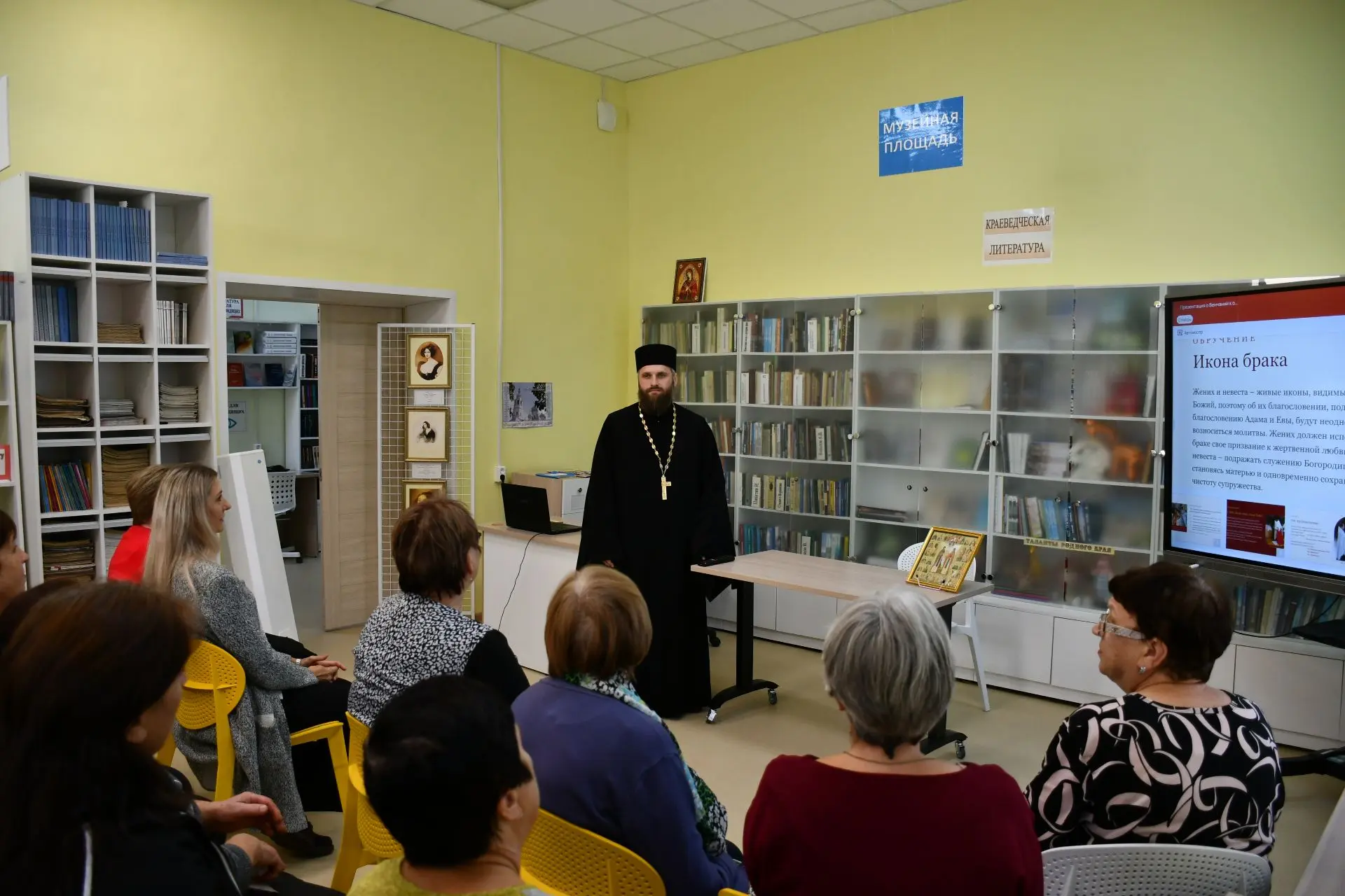 В Аннинской модельной библиотеке обсудили семейные ценности через призму жития святых П...