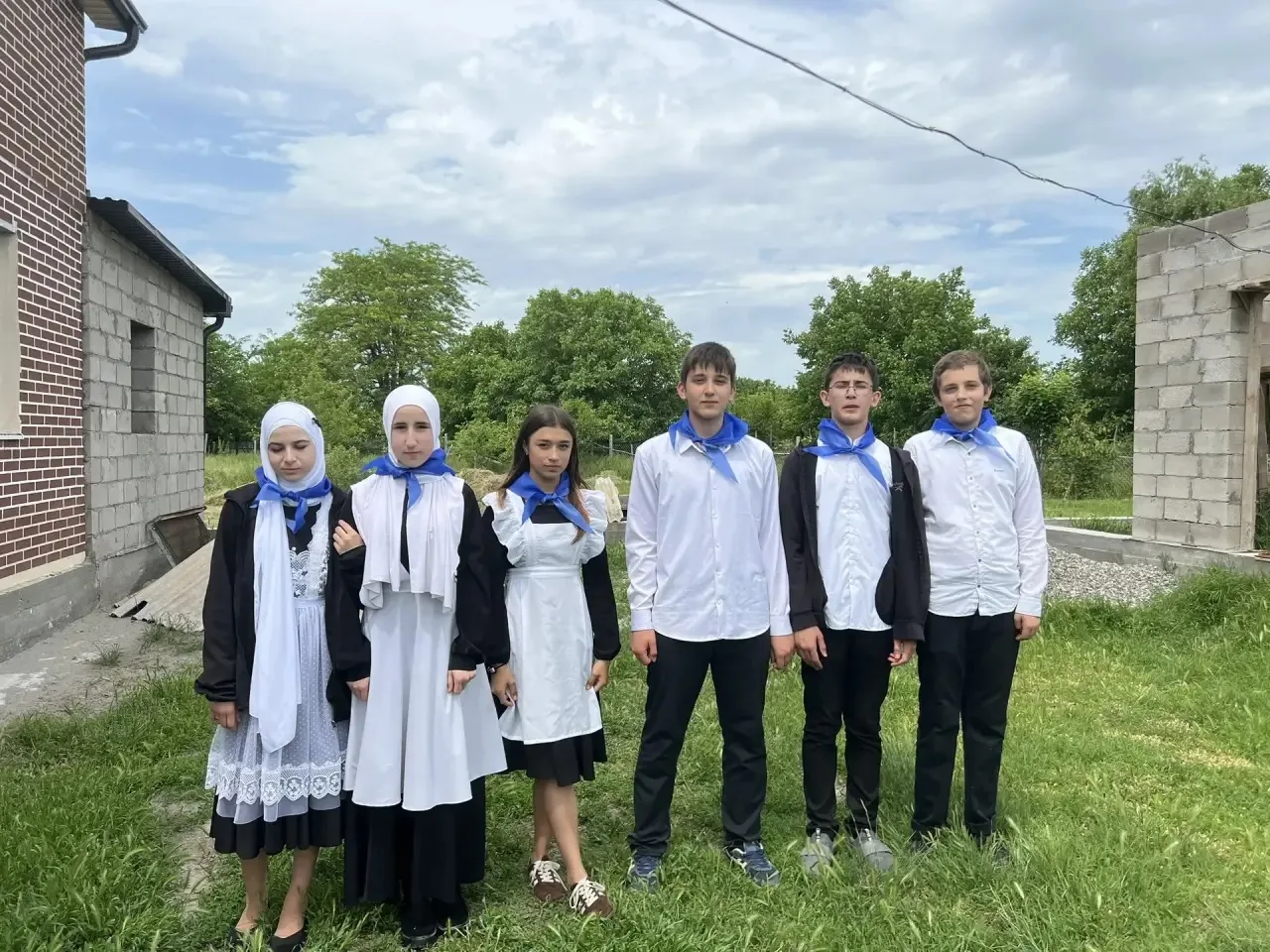 Ребята отправились в гости к семье участника СВО. Юные тимуровцы не просто пришли с доб...